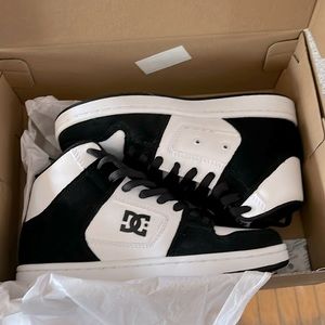 Never worn DC Hightop shoes, Black and white.  𝟑.𝟓 𝐍𝐎𝐓 𝟒!! <— US sizes